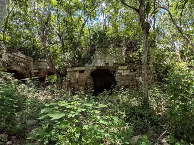 El lugar presenta un fuerte deterioro debido a la erosión y al saqueo histórico