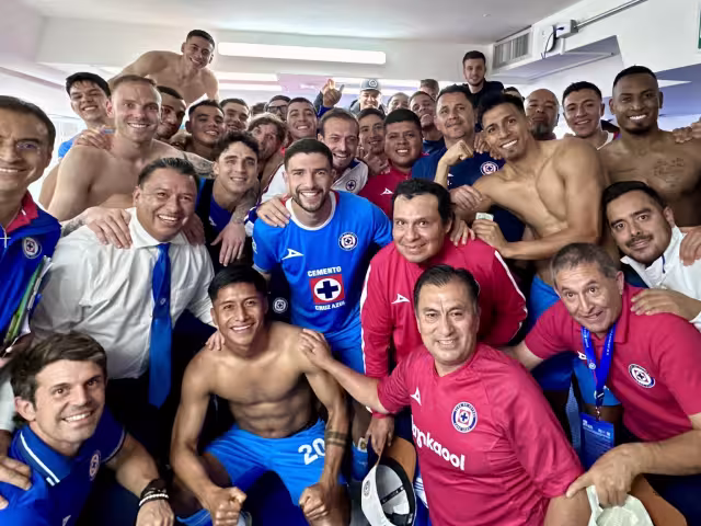 La Máquina sigue celebrando estar en la cima