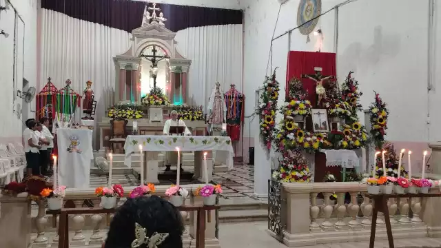 El evento central, la emotiva entrada de las velas, reunió a un gran número de devotos el fin de semana pasado