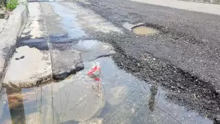 Síndica del Ayuntamiento de Campeche exhibe deplorables condiciones de las calles 