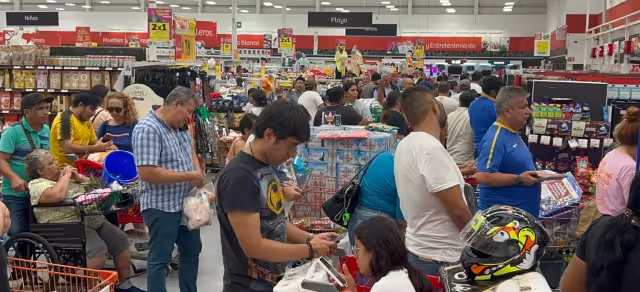 Internautas reportan compras de pánico ante la llegada del huracán Beryl