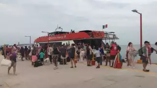 Evacúan a casi dos mil personas de Holbox ante el paso del Huracán Milton 