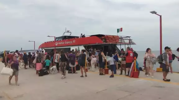 Hasta las siete de la noche, se evacuaron 1,946 personas de Holbox debido al Huracán Milton, categoría 5 Hasta las siete de la noche, se evacuaron 1,946 personas de Holbox debido al Huracán Milton, categoría 5