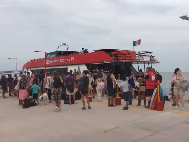 Hasta las siete de la noche, se evacuaron 1,946 personas de Holbox debido al Huracán Milton, categoría 5