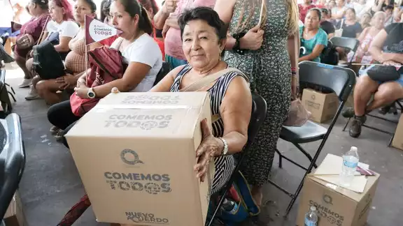 En la entidad, suman 57 mil favorecidos con la entrega de una tarjeta por mil 420 pesos para productos de la canasta básica. En la entidad, suman 57 mil favorecidos con la entrega de una tarjeta por mil 420 pesos para productos de la canasta básica.
