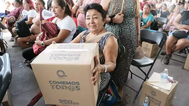 En la entidad, suman 57 mil favorecidos con la entrega de una tarjeta por mil 420 pesos para productos de la canasta básica.