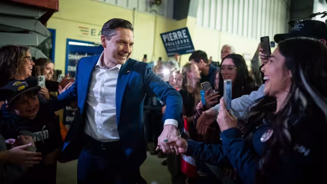 Poilievre tiene posturas que lo asemejan al conservador Donald Trump
