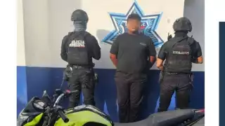 Recuperan motocicleta con reporte de robo durante operativo en la carretera Cancún-Tulum