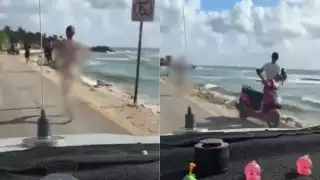 Captan a  sujeto corriendo desnudo en carretera de Tulum