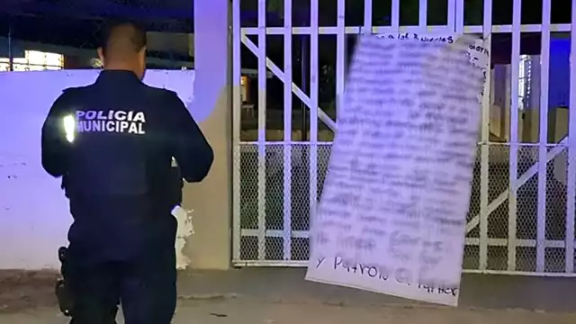 Reclaman colocación de mantas intimidantes en planteles; temen por la integridad de los estudiantes