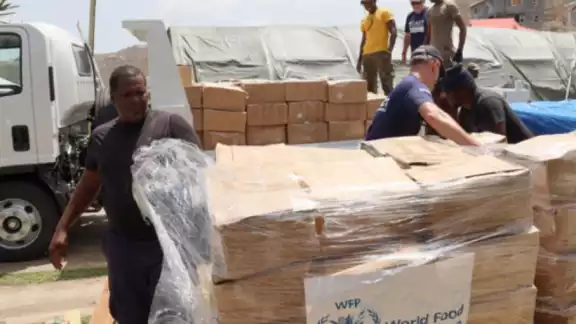 El Programa Mundial de Alimentos de la ONU distribuye cajas de comida a afectados por el Huracán Beryl en islas del Caribe El Programa Mundial de Alimentos de la ONU distribuye cajas de comida a afectados por el Huracán Beryl en islas del Caribe