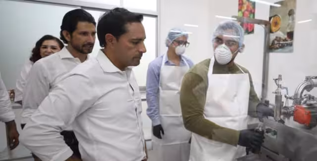 Mauricio Vila en el Centro Estatal de Emprendedores