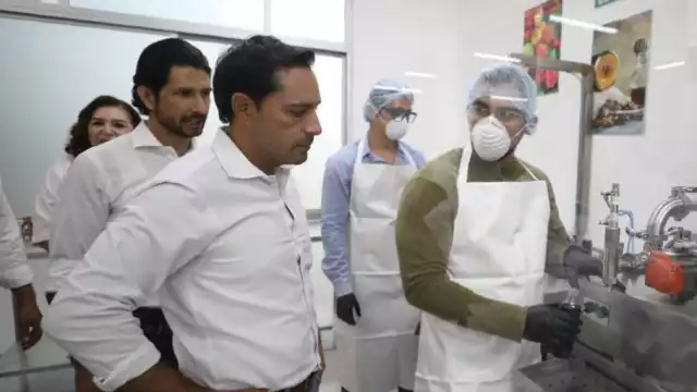 Mauricio Vila en el Centro Estatal de Emprendedores