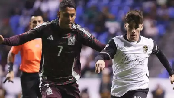 El Tri salió abucheado tras no poder con un cuadro B del Valencia