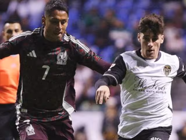 El Tri salió abucheado tras no poder con un cuadro B del Valencia