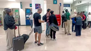 Pese a mostrar sus vuelos de regreso, reservaciones en hoteles de lujo y tours pagados, los aislaron e incomunicaron