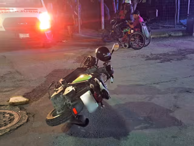 Debido a la fuerza del golpe, la mujer sufrió lesiones que ameritaron su traslado de urgencia al Hospital Comunitario