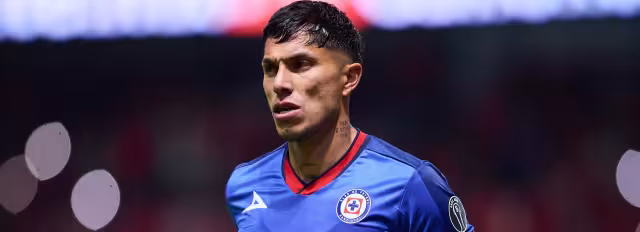 Salcedo se mantiene como jugador del Cruz Azul