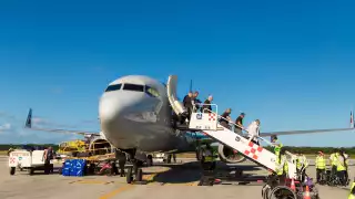 Más de 100 pasajeros inauguran el nuevo vuelo directo de Chicago a Cozumel
