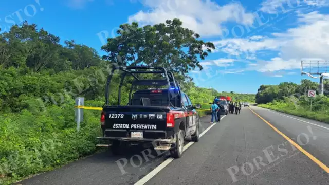 El cuerpo fue trasladado a las instalaciones de la Semefo para determinar las causas de la muerte y su identidad
