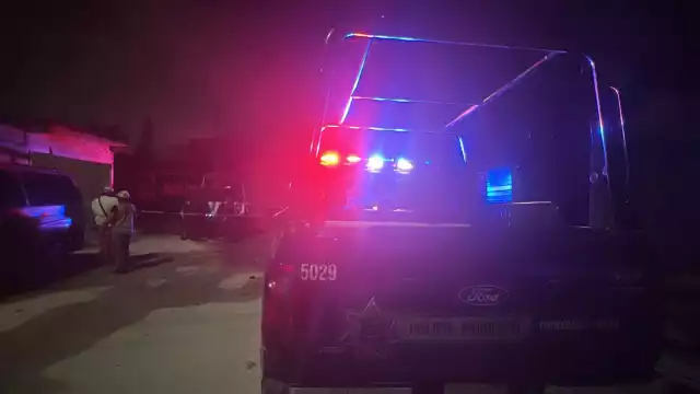 Testigos afirmaron ver a sujetos desconocidos bajando de un automóvil el cuerpo.