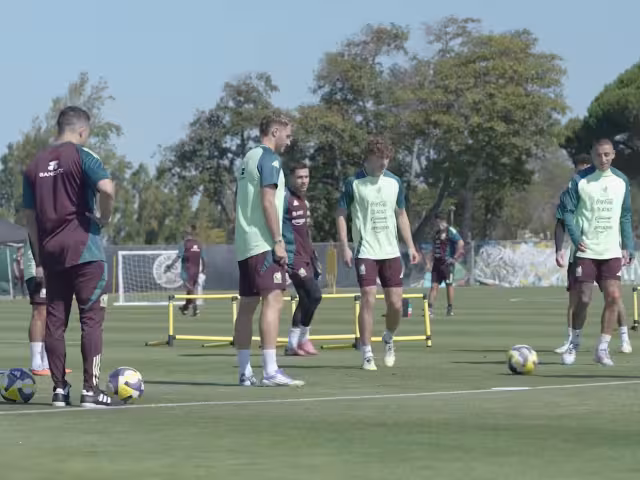 El tri en su entrenamiento matutino