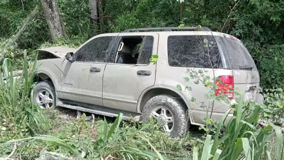 Dos incidentes vehiculares ocurrieron en la carretera federal Escárcega–Chetumal debido al exceso de velocidad y las malas condiciones de la vía. Dos incidentes vehiculares ocurrieron en la carretera federal Escárcega–Chetumal debido al exceso de velocidad y las malas condiciones de la vía.