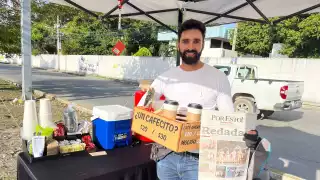 ‘Aspiro que mi negocio tenga la marca “Hecho en México"’: Guillermo,  joven emprendedor promociona su marca de café en calles de Cancún 