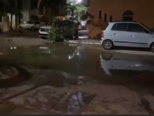 Vecinos tienen meses sufriendo con malos olores sin que Aguakan o el Ayuntamiento les den solución