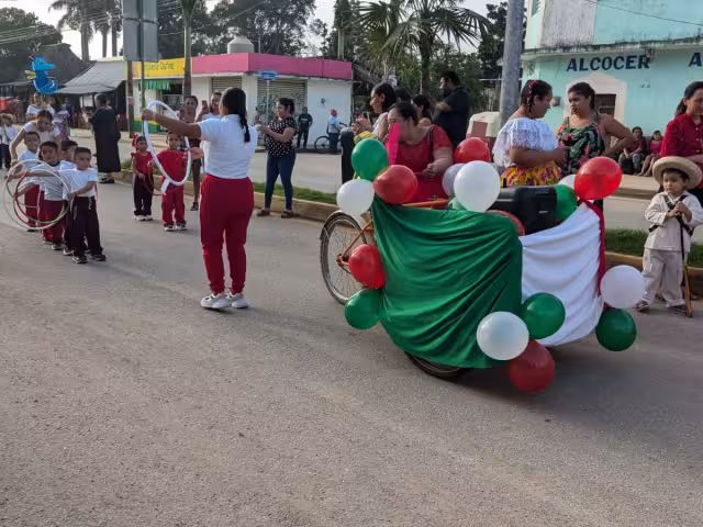 Niños de preescolar se caracterizaron de personas importantes por la fecha
