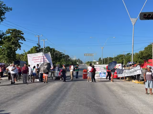 Con carteles los manifestantes resaltaron problemáticos en la zona
