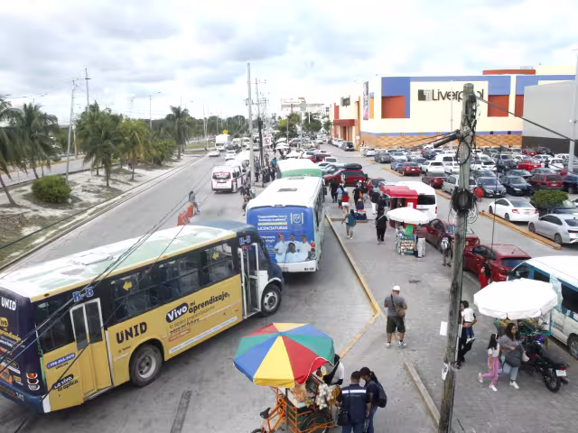 La avenida Tulum concentra el 86% de todas las rutas, causando caos vehicular