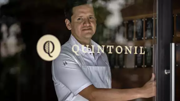 Jorge Vallejo fundó hace 13 años el restaurant y ya acumula dos estrellas MICHELIN. Jorge Vallejo fundó hace 13 años el restaurant y ya acumula dos estrellas MICHELIN.
