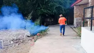  Fumigan escuela en Dzitbalché por sospecha de un caso de dengue   