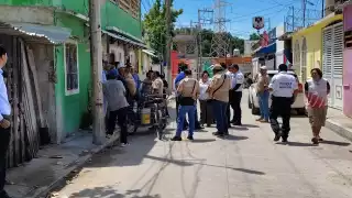 Sigue conflicto en la 23 de Julio: Policías de Carmen intentan desalojo y vecinos lo impiden