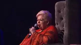 Paquita la del Barrio presenta problemas de salud durante una firma de autógrafos