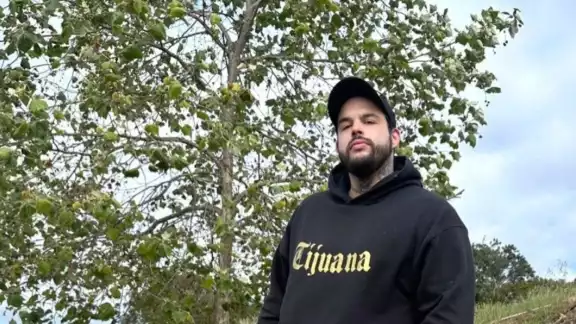Emiliano Aguilar rompe el silencio y se lanza en contra de Grupo Frontera por supuesto apoyo a Trump