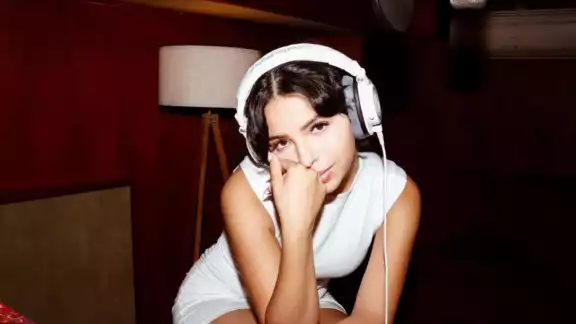 Revelan video de Ángela Aguilar bailando muy sensual en una fiesta y es atacada en redes sociales