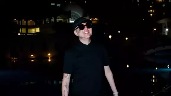 Dani Flow renuncia al poliamor, tras revelar que su esposa está embarazada Dani Flow renuncia al poliamor, tras revelar que su esposa está embarazada