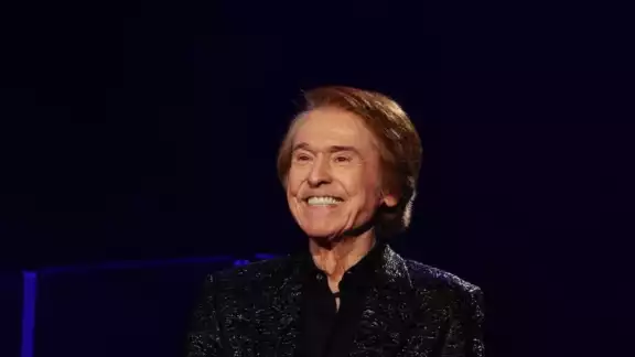 El cantante Raphael ha sido diagnosticado con linfoma cerebral y cancela sus gira en Latinoamérica