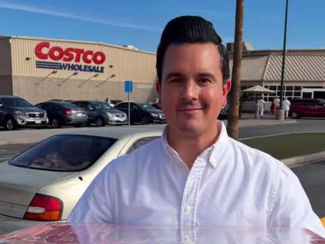 ¿Gustavo Macalpin estuvo vendiendo roscas de Reyes?