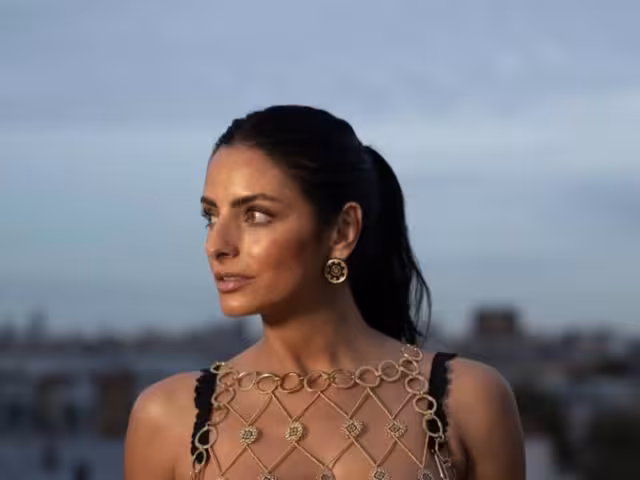 Aislinn Derbez rompe el silencio y le responde a Mauricio Ochmann por culpar al reality familiar de su divorcio