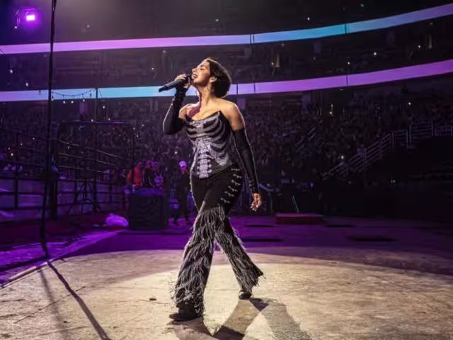 Ángela Aguilar amenaza con dejar entrevista por una pregunta sobre Christian Nodal