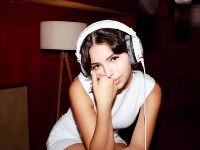 Revelan video de Ángela Aguilar bailando muy sensual en una fiesta y es atacada en redes sociales