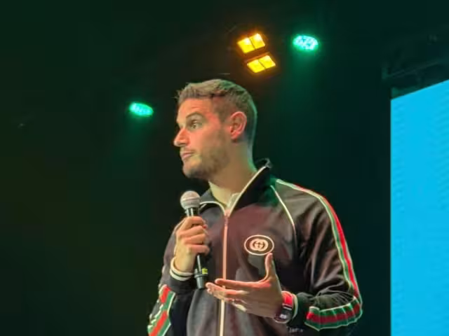 Adrián Marcelo fue criticado por sus comentarios respecto a su show de comedia.