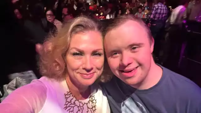 Lety Calderón cumplió el sueño de su hijo al llevarlo a un table dance