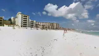  Hotel en Cancún busca privatizar  zona de playa, con  camastros y sombrillas