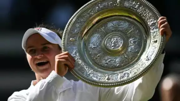La tenista checa Barbora Krejcikova se convirtió este sábado en la campeona del Torneo de Wimbledon