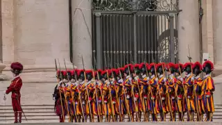 La Guardia Suiza: Secretos, tradiciones y la devoción que protege al Papa