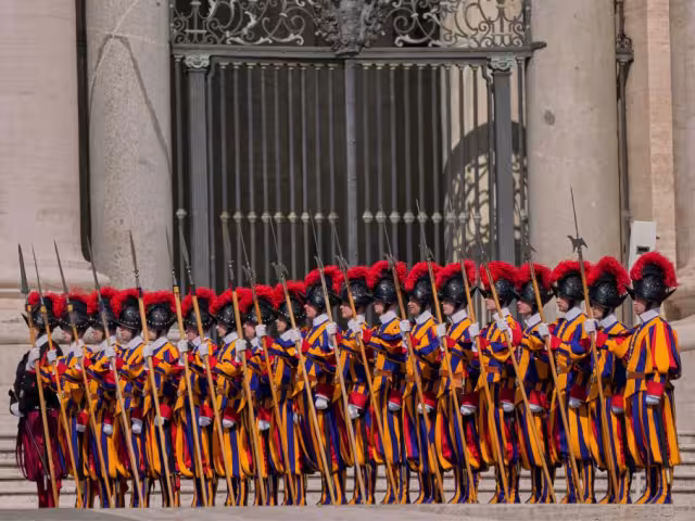 El entrenamiento que reciben es intenso y lo imparte el ejército suizo